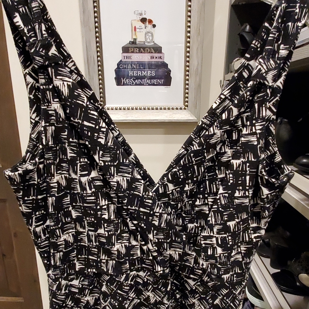 Dress - Picture 2 of 4